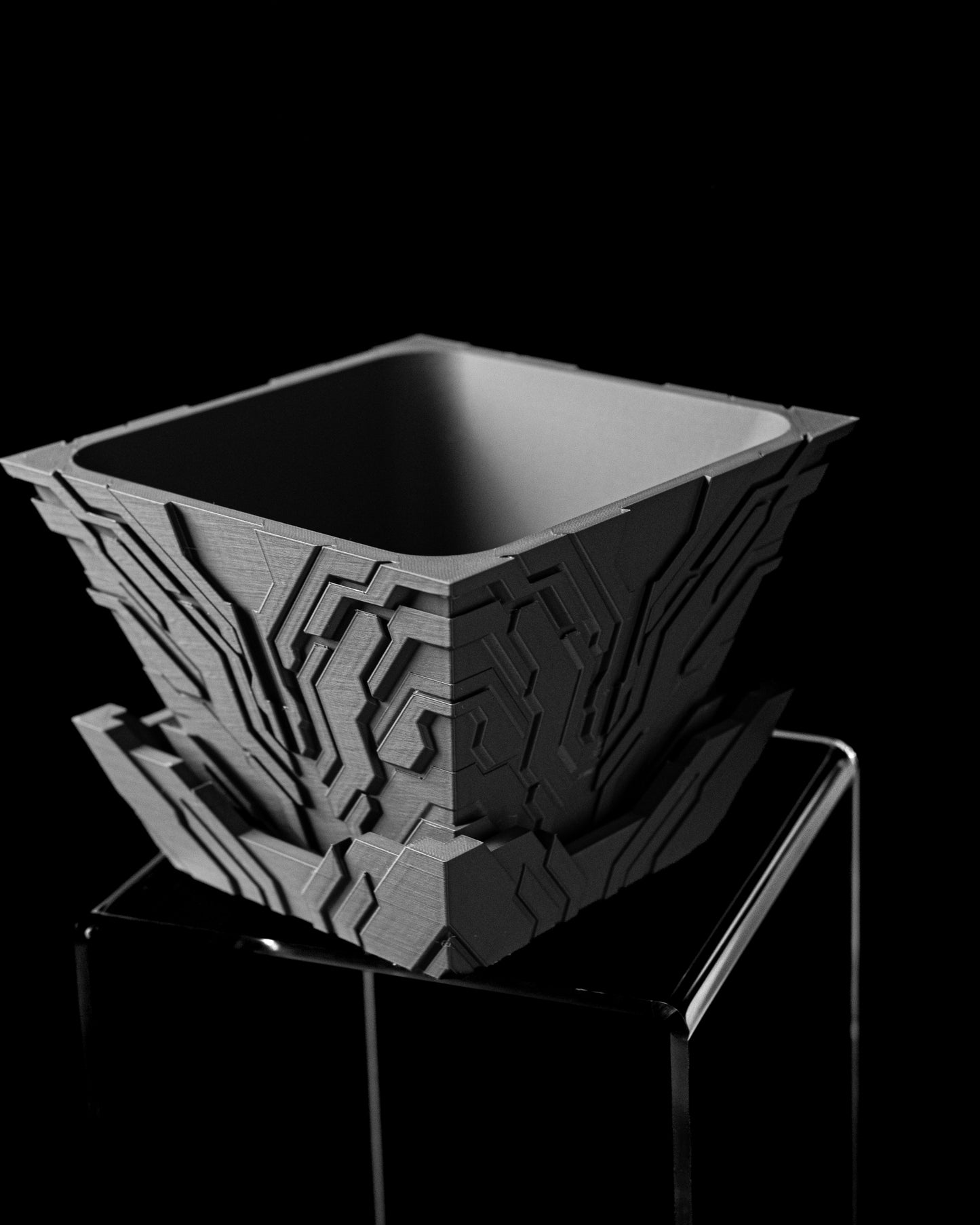 Planter-08: Uplink Indoor Planter With Integrated Drainage and Matching Saucer