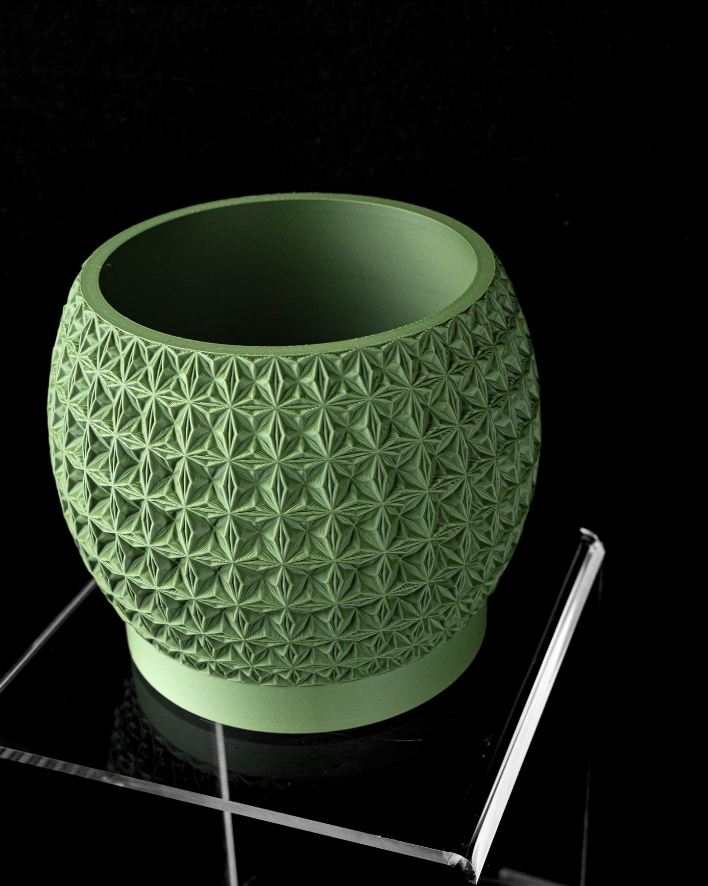 Planter-04: Burst Indoor Planter With Integrated Drainage and Saucer